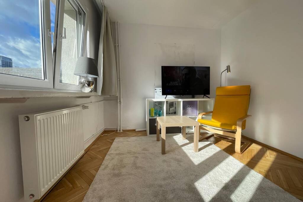 Super Sawa 2 Metro Wifi 500 Mbs Tv'50 Netflix Hbo Appletv+ Lägenhet Warszawa